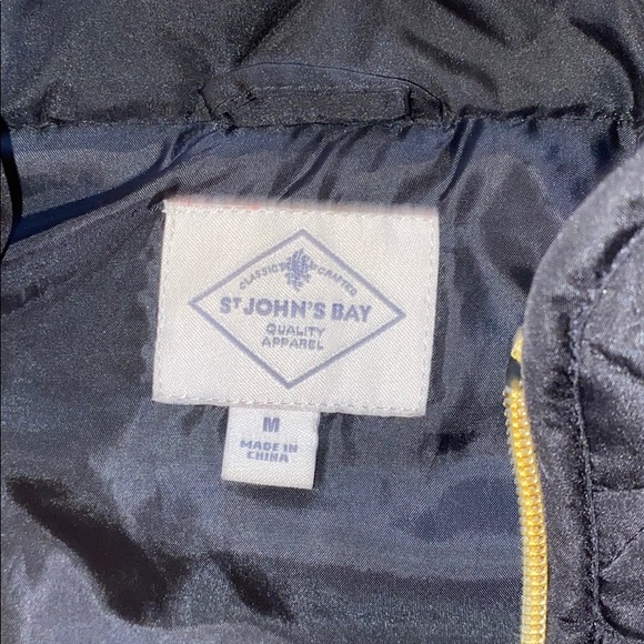 St. john’s Bay Puffer vest - Picture 2 of 2